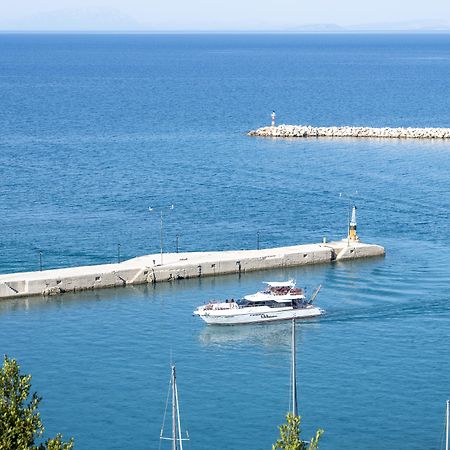 Faro Del Porto Lejlighed Poros  Eksteriør billede